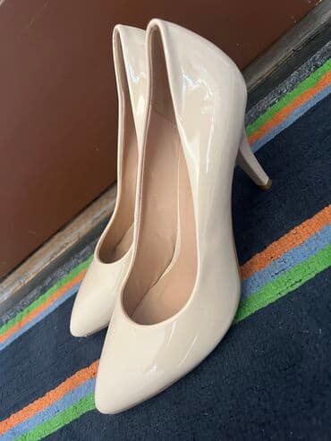 туфли беж цвет: Лодочки бежевого цвета 
38 р 
Новый — 1