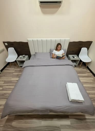 посуточная квартира рядом: 1 комната, Бытовая техника, Банные принадлежности, Телевизор — 1