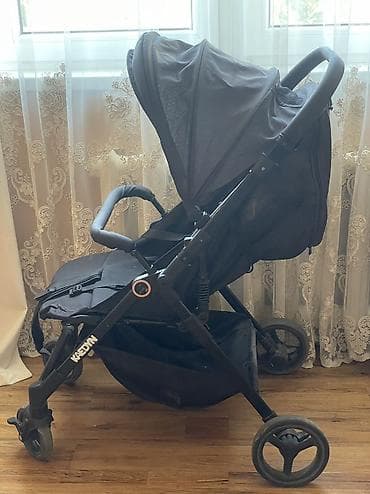 Продаю детскую коляску легкая . Ручка откидывается и вперед и назад