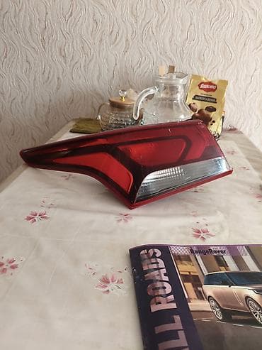 Передние фары: Задний фонарь автомобиля (левый/правый уточняется по креплениям и — 1