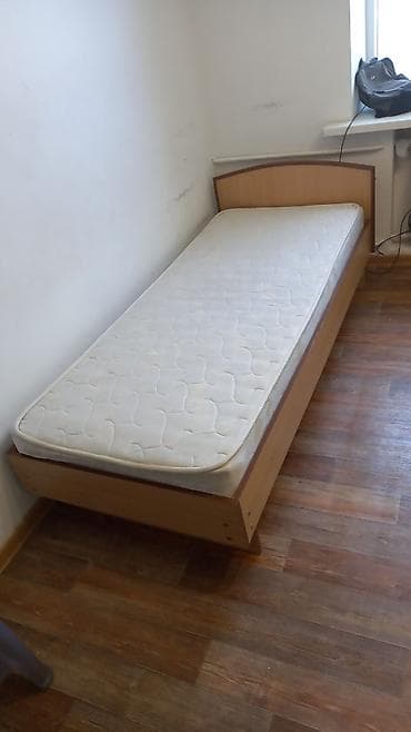 Дом и сад: Односпальная кровать, Б/у, С матрасом, длина - 190 см — 1