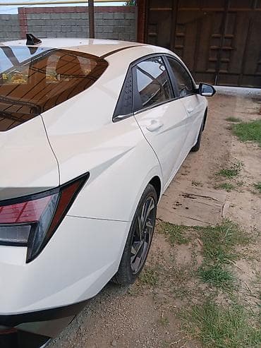 для салона авто: Hyundai Elantra: 2024 г., Бензин, Седан — 7