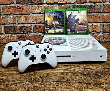 Xbox one s 500гб. В отличном рабочем состоянии. В комплекте сама