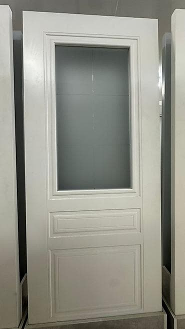 Межкомнатная дверь со стеклом, классический дизайн. Характеристики: -