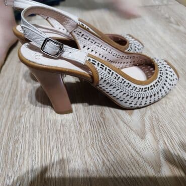 фирменная обувь из италии: Продаю босоножки. Покупали basconi 6500 сом. Натуральная кожа. Новые — 3