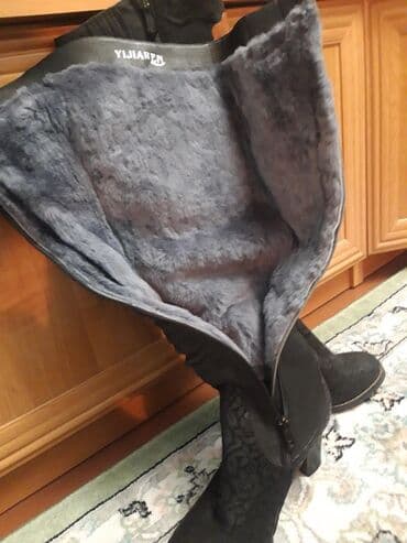 обувь для охоты: Продаю зимние сапоги из кожи, с натуральным мехом, прошу 4000 сом — 4