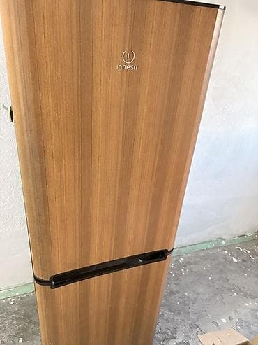 Холодильник Indesit с нижней морозильной камерой - Бренд: Indesit -