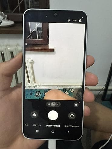 a 20 s: Samsung Galaxy A16, Б/у, 256 ГБ, цвет - Серебристый — 2