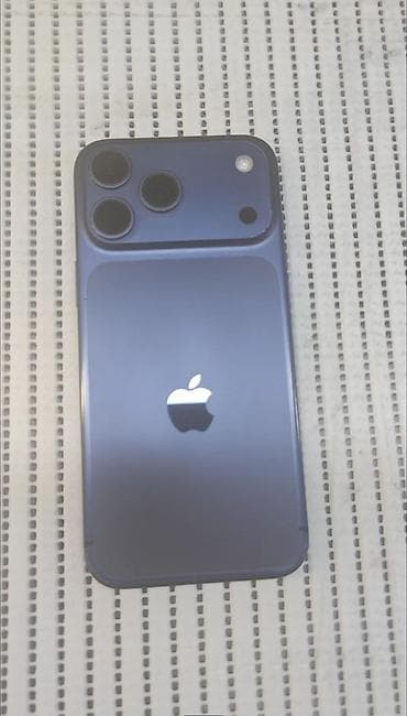 Нашёл телефон iPhone 17 чей возле парка Евразия жду вознаграждение