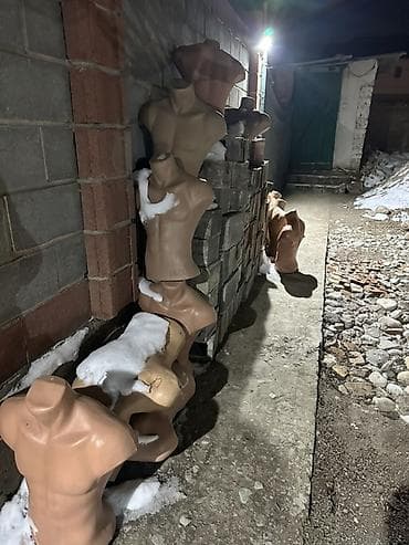 Торсы-манекены для демонстрации одежды и аксессуаров. - Материал