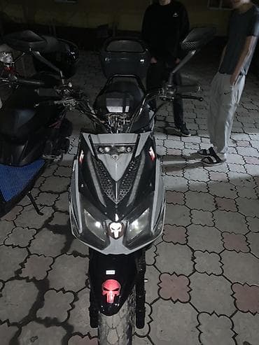 скутери 150: Тип скутера 180 куб. см, Бензин, Б/у — 1