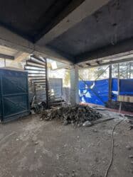 продаю дом под бизнес бишкеке: Нежилое помещение, Ахунбаева 24 х Шукурова 3 этажа 900м.кв, участок 4 — 5