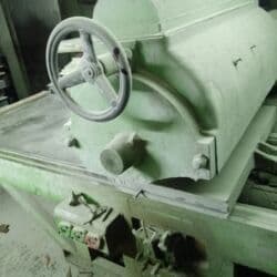 Промышленный полировальный станок с массивным столом подачи