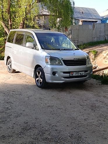 перекупщик авто: Toyota Noah: 2003 г., 2 л, Автомат, Бензин, Минивэн — 5