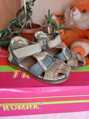 Балдардын кийим-кечелери жана бут кийимдери: Продаю детскую обувь на мальчика и девочку. 1) ортопедические кожаные — 3