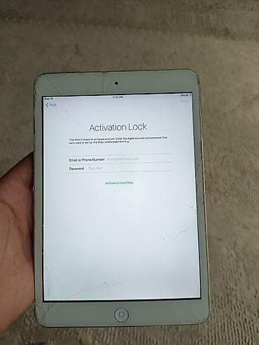 s24 fe: IPad mini серебристого цвета есть айклауд не знаем пароль - Диагональ — 3