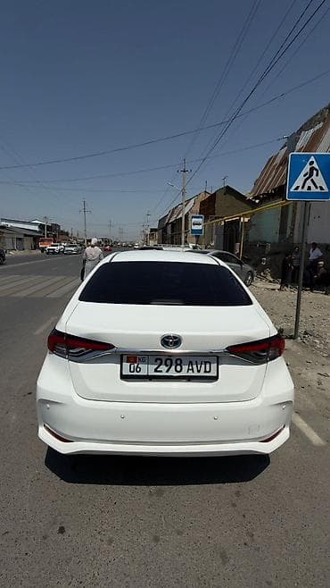 Унаа: Toyota Corolla: 2021 г., 1.8 л, Робот, Гибрид, Седан — 4