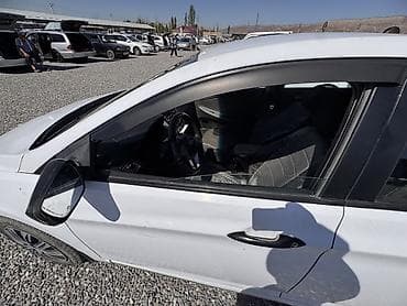 Унаа: Hyundai Solaris: 2013 г., 1.4 л, Кол менен иштөөчү, Бензин, Седан — 4