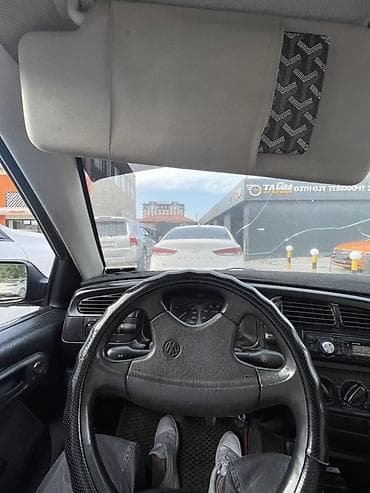 Унаа сатуу: Volkswagen Vento: 1993 г., 1.8 л, Кол менен иштөөчү, Бензин, Седан — 3