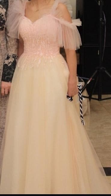 платье единорог: Пышное вечернее/праздничное платье персиково‑кремового оттенка. - — 6