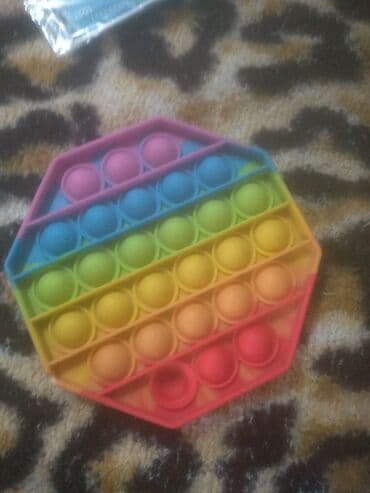 игрушки динозавра: Попит 100 сом, мягкий — 1