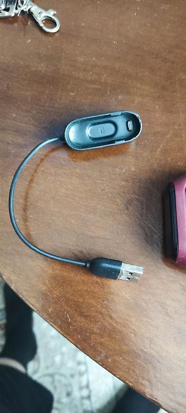 смарт: Фитнес-браслет Xiaomi Mi Band в бордовом силиконовом ремешке — 4