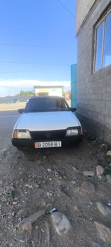 Opel Ascona: 1986 г., 1.5 л, Механика, Бензин, Хэтчбэк