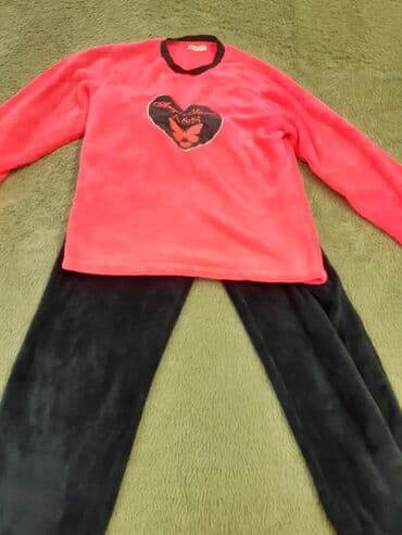 лыжная форма: Продаю спортивный костюм в хорошем состоянии, почти не носили. Размер — 4