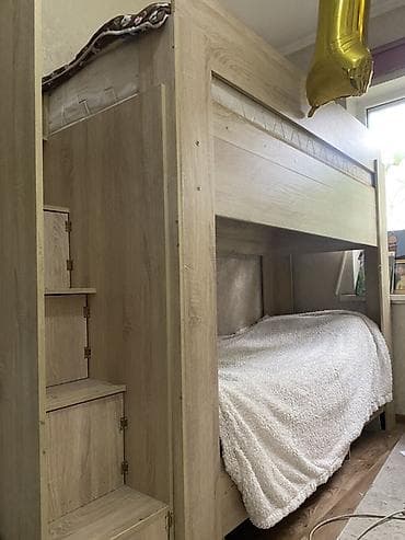Кровати: Двухъярусная кровать из ЛДСП в светлом дубовом оттенке. Особенности — 4