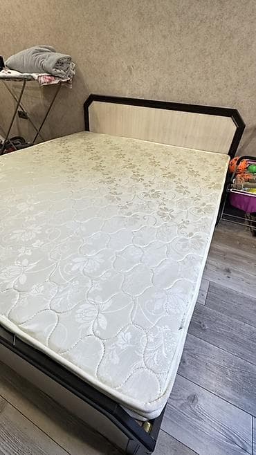 мебель спальни кровати: Двуспальная кровать, Б/у, С матрасом, длина - 200 см — 2
