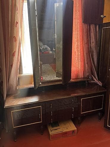 мебель из дерева: Туалетный столик, С зеркалом, цвет - Коричневый, Дерево — 1