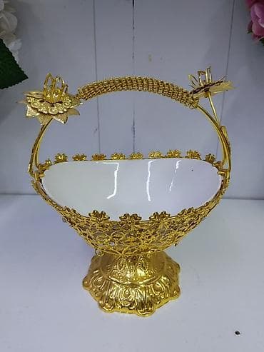 вазы фруктовница: Декоративная фруктовница/конфетница на ножке с ручкой. - Материал — 1