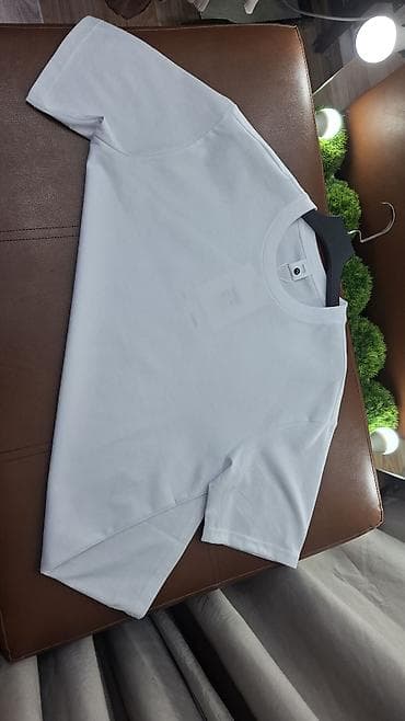 белые: Базовые однотонные футболки оверсайз - Крой: свободный оверсайз — 9