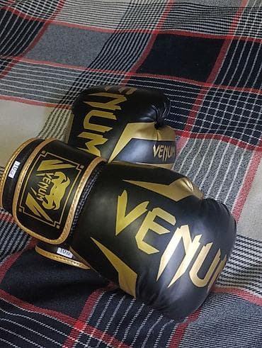 Перчатки: Боксерские перчатки Venum, черно‑золотые, 10 oz. - Размер/вес: 10 — 2