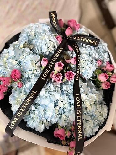 роза: Большой цветочный бокс «Love is Eternal» - Состав: нежно‑голубая — 1