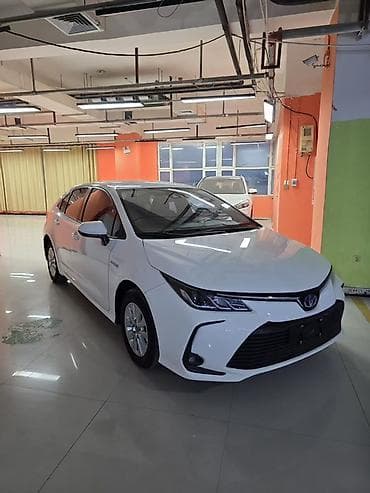 Toyota Corolla: 2021 г., 1.8 л, Вариатор, Гибрид, Седан — 2