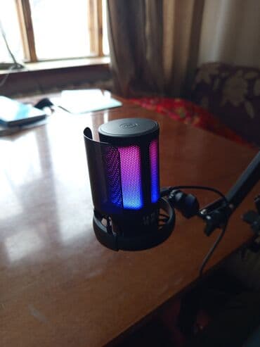 звуковые карта: USB-микрофон с RGB-подсветкой и комплектом для настольного крепления — 1