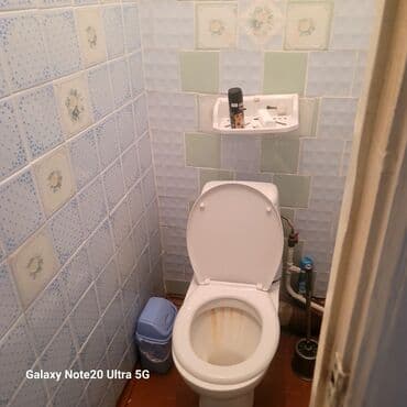 сдам дом: Комната с мебелью - Уютная комната с окном и батареей отопления — 6