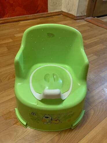 Продаю горшки: два новых по 500 сом каждый и зеленый с крышкой б/у в — 4