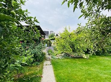 Продажа домов: 🏡 Продаётся уютный дом с участком 8 соток в ж/м Пишпек✨ 📍 Локация — 8