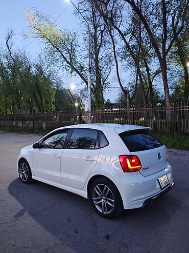 полировщик авто: Volkswagen Polo: 2015 г., 1.4 л, Автомат, Дизель, Хэтчбэк — 5
