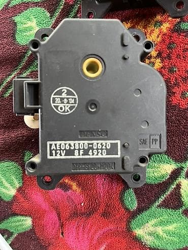 Транспорт: Приводные сервоприводы заслонок отопителя/климат-контроля DENSO, 12V — 2