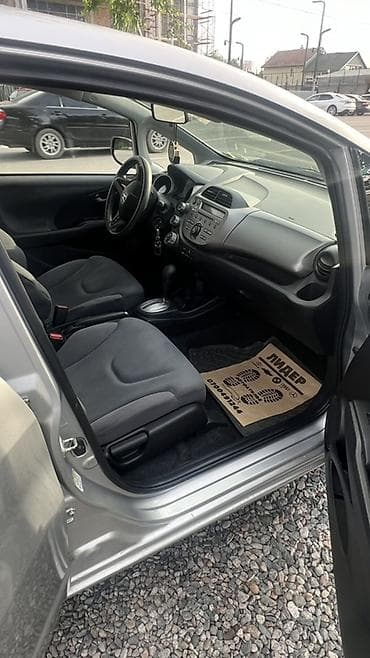 Продажа авто: Honda Fit: 2011 г., 1.5 л, Автомат, Бензин, Хэтчбэк — 5