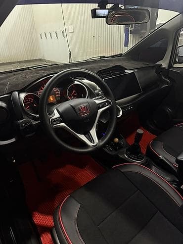 Унаа: Honda Jazz: 2009 г., 1.3 л, Кол менен иштөөчү, Бензин, Хетчбек — 7