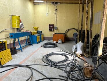 Курулуш жабдуулары: Шланг(пласт.труба) чыгаруучу аппарат сатылат. 15, 20, 25, 32,42 — 1