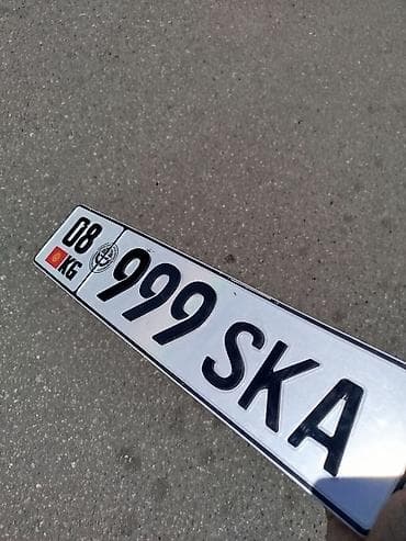 Номерной знак формата KG (Кыргызстан) с комбинацией 999 SKA — 1