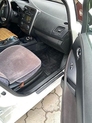 Nissan Leaf: 2015 г., 0.1 - engine capacity л, Автомат, Электромобиль, Хетчбек — 7