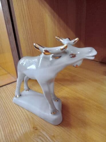 продаю медали: Фарфоровые Статуэтки ЛФЗ Лось - 1500 сом Пушкин- 1500 сом сломано — 4