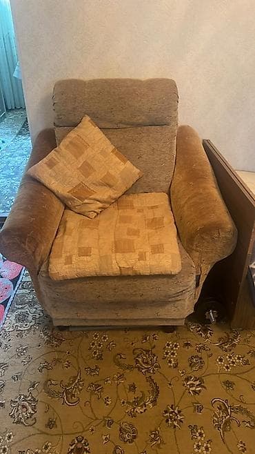 табуретки в бишкеке: Комплект мягкой мебели, Б/у, Самовывоз, цвет - Коричневый — 1