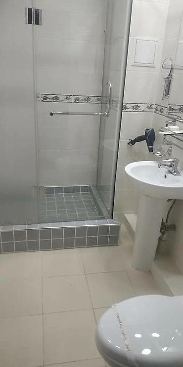 гостиница центр бишкек: 1 комната, Душевая кабина, Постельное белье, Кондиционер — 9